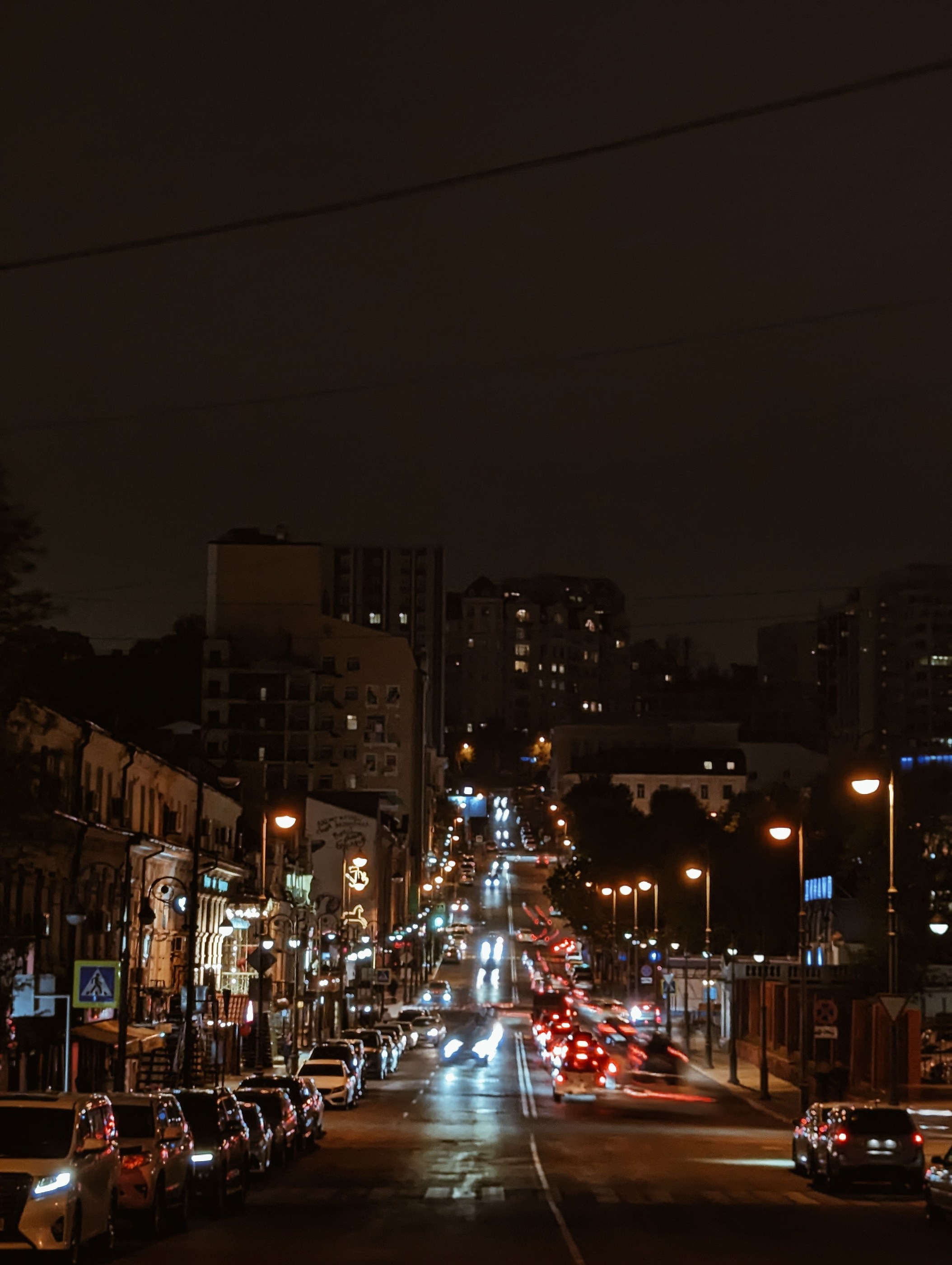 海参崴夜晚亮起灯光的街道